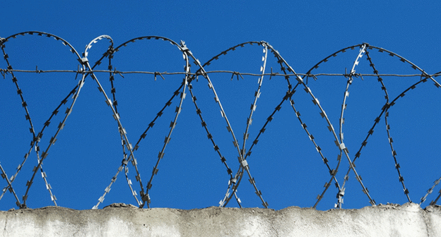 Ограждение на режимном объекте. Фото Нины Тумановой для "Кавказского узла"