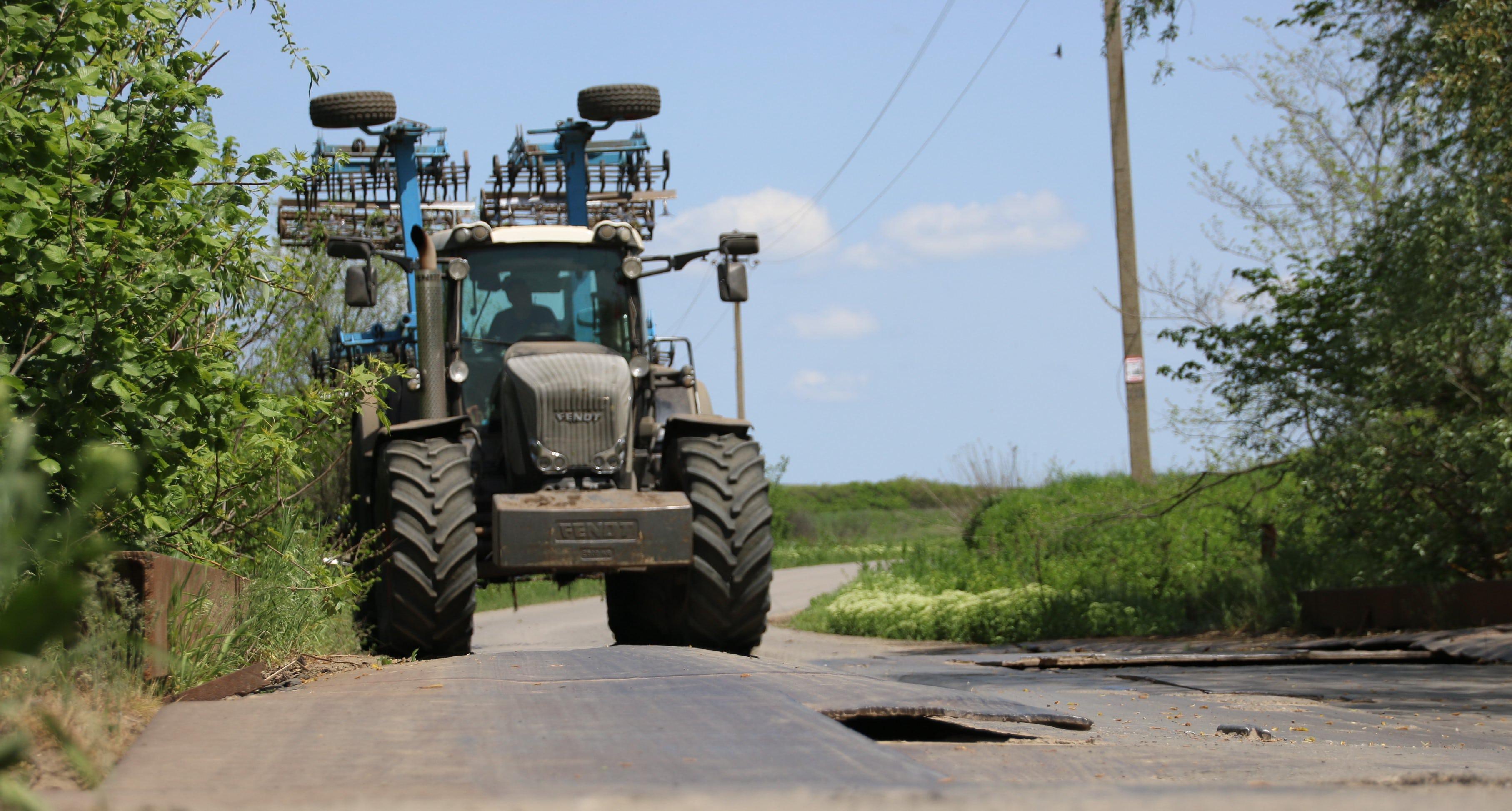 Движение по мосту через реку Кундрючью. 8 мая 2019 года. Фото Вячеслава Прудникова для "Кавказского узла"