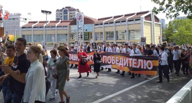 Сочинцы на акции "Бессмертный полк". Фото Светланы Кравченко для "Кавказского узла".