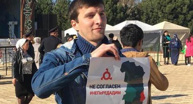 Исмаил Нальгиев на акции в Назрани. 4 ноября 2018 года. Фото Магомеда Муцольгова для "Кавказского узла"