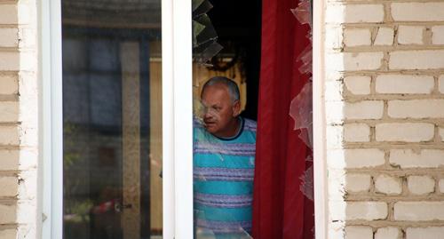 Житель разрушенного дома в своей квартире. Ростовская область, 12 мая 2019 года. Фото Вячеслава Прудникова для "Кавказского узла" Житель разрушенного дома в своей квартире. Ростовская область, 12 мая 2019 года. Фото Вячеслава Прудникова для "Кавказского узла"