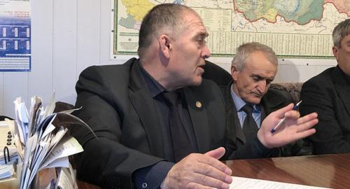 Юрий Исмаилов (слева). Фото: официальный сайт администрации МО Агульский район https://mo-agul.ru