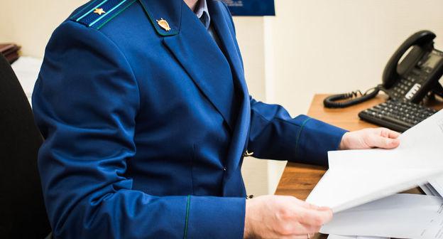 Работник прокуратуры. © Фото Елены Синеок, Юга.ру