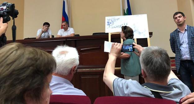 Слушания по строительству автомобильного моста. Нальчик, 21 мая 2019 года. Фото Людмилы Маратовой для "Кавказского узла"