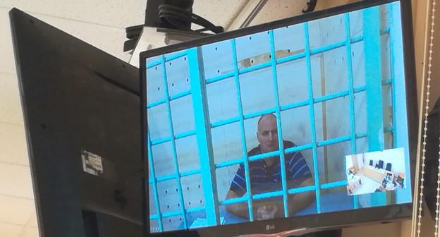 Вячеслав Осипов участвует в заседании суда по видео-конференц-связи. Фото Татьяны Филимоновой для "Кавказского узла"
