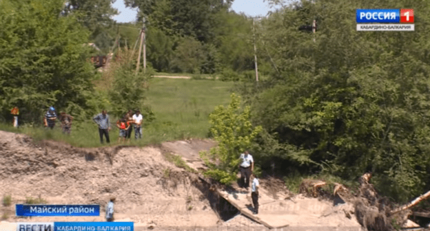 Скриншот новостного видео о поисках пропавшего ребенка в окрестностях Майского 31 мая 2019 года, https://www.youtube.com/watch?v=-_tymfFNueE