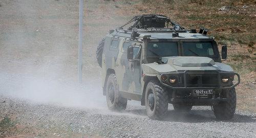 Автомобиль мотострелков Фото Пресс-служба МО http://mnogokino.club/25-bednye-lyudi-1-sezon.html