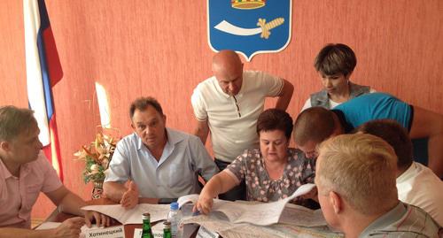 Встреча инициативной группы жителей микрорайона "Спутник" с администрацией. Астрахань, 6 июня 2019 г. Фото Алены Садовской для "Кавказского узла"