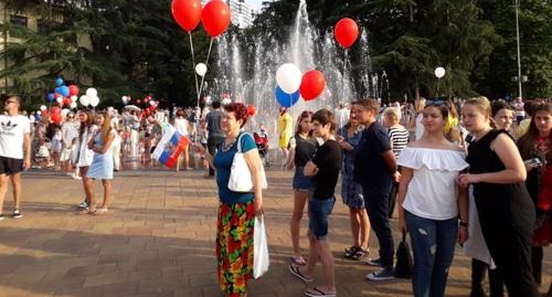 Жители Сочи на праздновании Дня России. Фото Светланы Кравченко для "Кавказского узла".