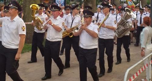 Участники парада в Сочи в День России. Фото Светланы Кравченко для "Кавказского узла",