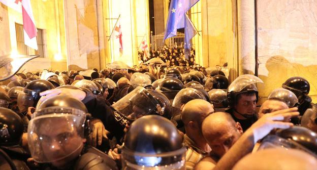 Разгон акции протеста. Тбилиси, 21 июня 2019 г. Фото: REUTERS/Irakli Gedenidze