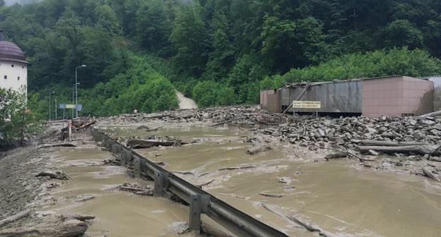 Cход селя в Красной Поляне в Сочи в районе ручья Сулимовский. 24 июня 2019 года. Фото Константина Бредникова - пресс-служба МУП "Сочиводоканал"