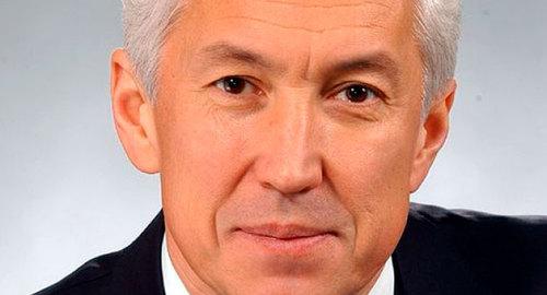 Владимир Васильев. Фото http://president.e-dag.ru/novosti/zayavleniya-obrashcheniya/pozdravlenie-glavy-respubliki-dagestan-v-a-vasileva-s-dnem-meditsinskogo-rabotnika Владимир Васильев. Фото http://president.e-dag.ru/novosti/zayavleniya-obrashcheniya/pozdravlenie-glavy-respubliki-dagestan-v-a-vasileva-s-dnem-meditsinskogo-rabotnika