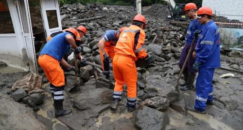 Рабочие "Водоканала". Фото Константина Бредникова, пресс-служба МУП "Водоканал"