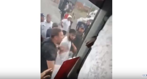 Массовая драка с участием жителей Чечни. Скриншот видео Информационный сайт ОcНова https://www.youtube.com/watch?time_continue=64&v=Q3i2zC64MME
