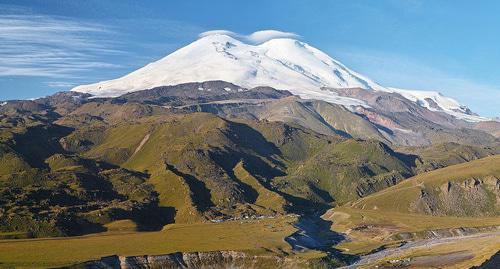 Эльбрус. Фото: Lev Kalmykov https://ru.wikipedia.org/ Эльбрус. Фото: Lev Kalmykov https://ru.wikipedia.org/
