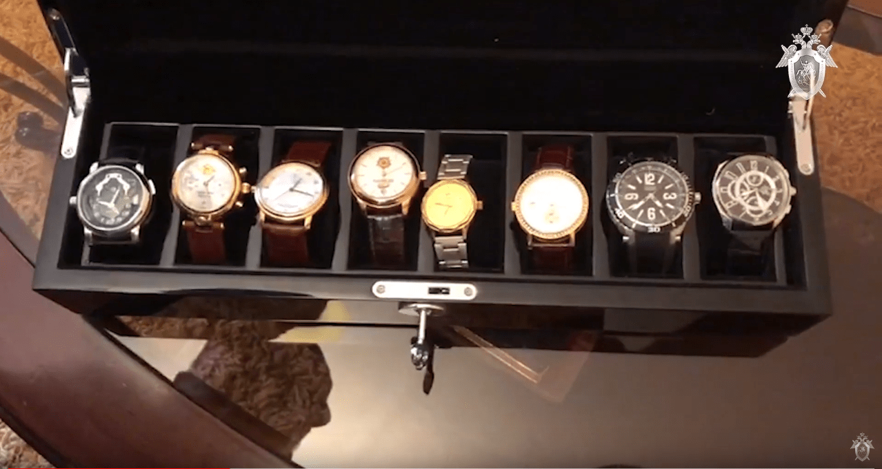 Скриншот видео обыска в доме старшего помощника прокурора Ардонского района Северной Осетии Сослана Созанова, https://youtu.be/pHANdDUJy0w Скриншот видео обыска в доме старшего помощника прокурора Ардонского района Северной Осетии Сослана Созанова, https://youtu.be/pHANdDUJy0w