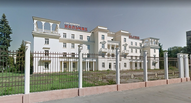 Здание гостиницы "Нальчик" в сентябре 2017 года. Скриншот панорам Google Maps 