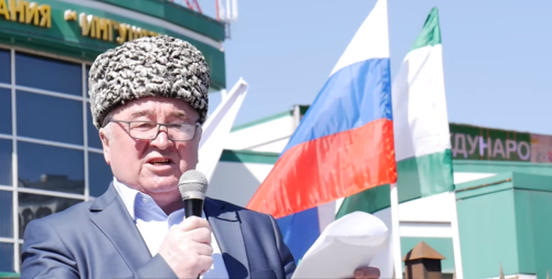 Малсаг Ужахов выступает на мартовском митинге в Магасе. Скриншот видео 
Фортанга Org https://www.youtube.com/watch?v=qfFMlE02KJw