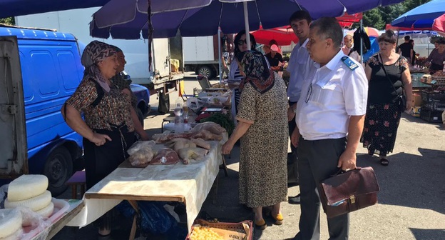 Ветеринарная проверка на ярмарке выходного дня в Нальчике. Фото: пресс-служба правительства Кабардино-Балкарии http://pravitelstvo.kbr.ru/novosti_ministerstv_i_vedomstv.php?ID=26519