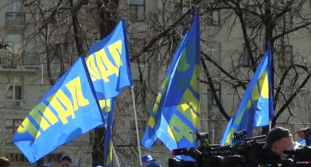 Флаги ЛДПР. Скриншот с видео "ЛДПР ТВ" https://www.youtube.com/watch?v=ZnThpbwivlA