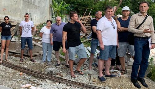 Жители "Соснового бора" на месте строительства. Фото Светланы Кравченко для "Кавказского узла".