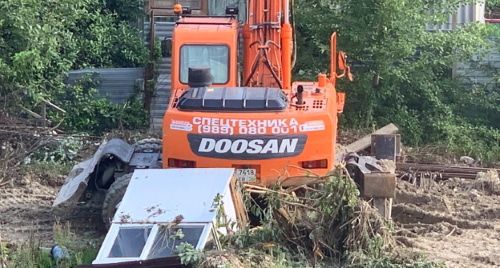 Тяжелая техника на месте строительства в "Сосновом бору" в Сочи. Фото Светланы Кравченко для "Кавказского узла".