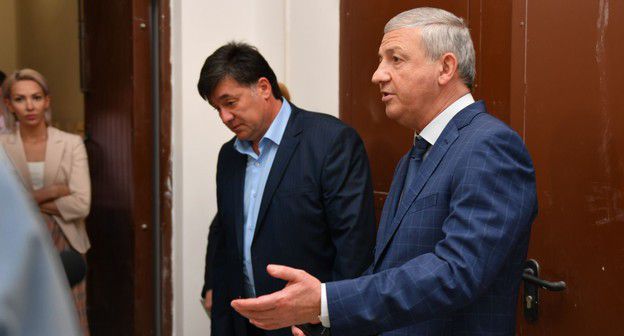 Директор Национального музея Северной Осетии Валерий Кубалов и глава республики Вячеслав Битаров. 29 июля 2019 года. Фото пресс-службы главы и правительства Северной Осетии