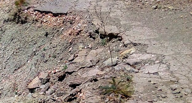 Разбитая дорога. Фото Нины Тумановой для "Кавказского узла"