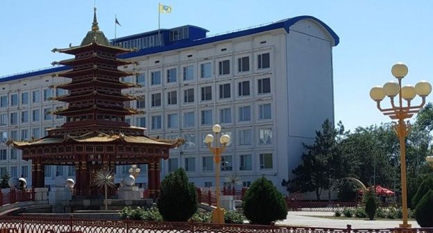 Дом правительства Калмыкии. Фото Бадмы Бюрчиева для "Кавказского узла".