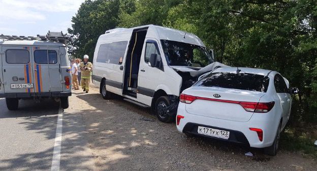 На месте ДТП в Горячем Ключе   © Фото пресс-службы ГУ МВД по Краснодарскому краю
