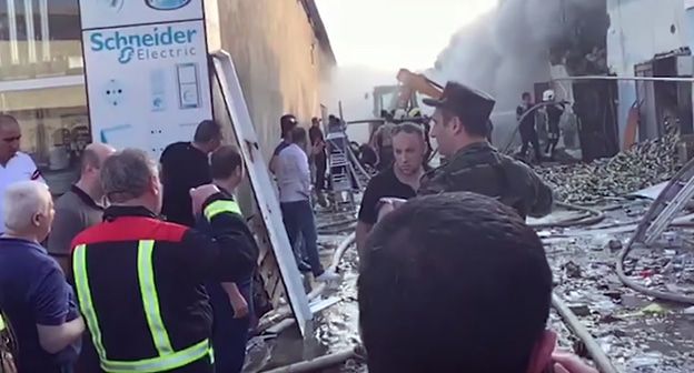 Во время  пожара в торговом центре "Садарак". Фото: кадр видео 
APA TV https://www.youtube.com/watch?time_continue=29&v=Ff5TkTxSCGA