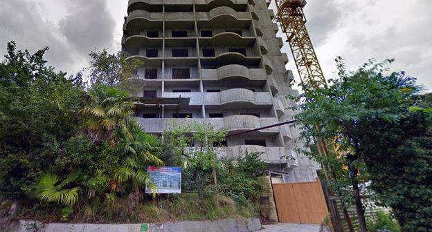 Строительство многоэтажного дома в  Сочи. Фото Светланы Кравченко для "Кавказского узла".