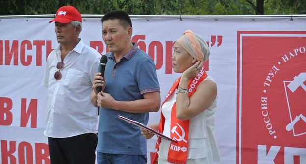 Незарегистрированный кандидат на должность главы Калмыкии Намсыр Манджиев. Элиста, 17 августа 2019 года. Фото Бадмы Бюрчиева для "Кавказского узла" 