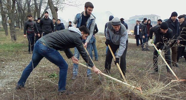 Субботник в Чечне Фото: Пресс-служба правительства Чечни. https://gov.mk95.ru/index.php?component=mk_gov_front&page=11&id=70712