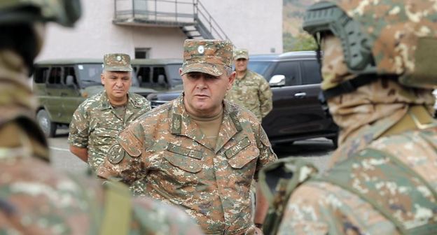 Министр вооруженных сил, начальник генерального штаба, генерал-лейтенант Артак Давтян с рабочим визитом в республики в северо-восточном границе, расположенных в воинских частях:  Фото: пресс-служба Минобороны Армении, http://www.mil.am