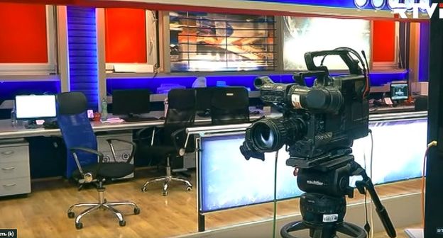 Студия  телекомпании "Рустави 2". Фото: кадр видео Youtube-канала RTVI https://www.youtube.com/watch?v=J2uPSif-v38