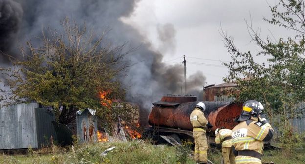 Автоцистерна с газом взорвалась на АЗС в Чечне. Фото пресс-служба МЧС http://95.mchs.gov.ru/operationalpage/operational/item/8319733/
