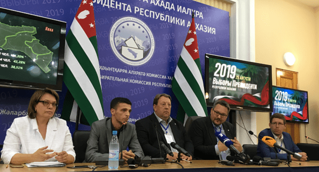 Пресс-конференция наблюдателей на выборах президента Абхазии. Сухум, 25 августа 2019 года. Фото Дмитрия Статейнова для "Кавказского узла"