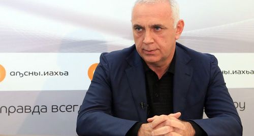 Алхас Квициния. Фото: скриншот видео apsny.today
https://www.youtube.com/watch?v=MwzGfq3E90U