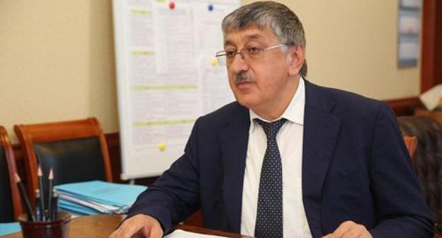 Исмаил Эфендиев. Фото пресс-службы главы и правительства Дагестана http://president.e-dag.ru/2016-10-06-12-40-49/novosti-administratsii/ismail-efendiev-provel-soveshchanie-po-organizatsionnym-voprosam