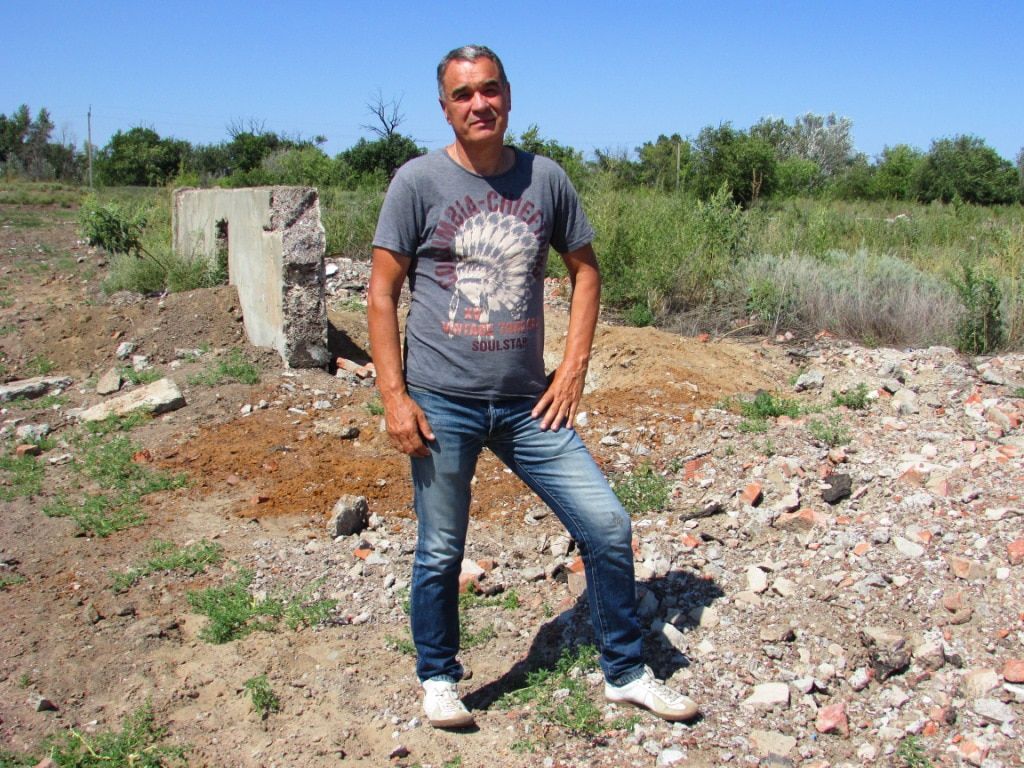 Олег Гончаров на месте ликвидированной свалки у хутора Пламенка. Фото Вячеслава Ященко для "Кавказского узла"