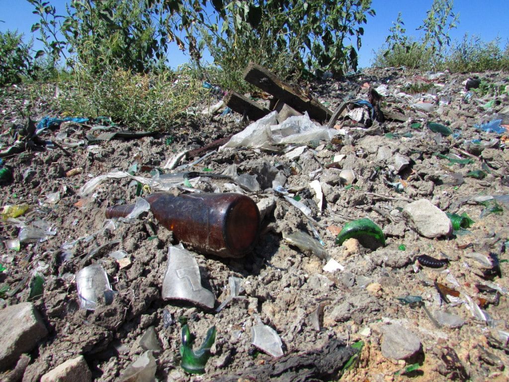 Мусор на месте ликвидированной свалки у хутора Закутского. Фото Вячеслава Ященко для "Кавказского узла"