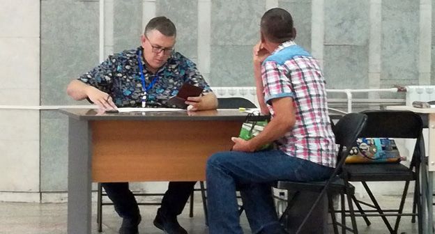 Избиратель на участке в Волгограде. Фото Татьяны Филимоновой для "Кавказского узла"