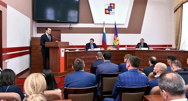 Губернатор Кубани Вениамин Кондратьев представляет горсовету Сочи исполняющего обязанности мэра Алексея Копайгородского. 9 сентября 2019 года. Фото пресс-службы администрации Сочи. https://sochi.ru/press-sluzhba/novosti/11/130623/