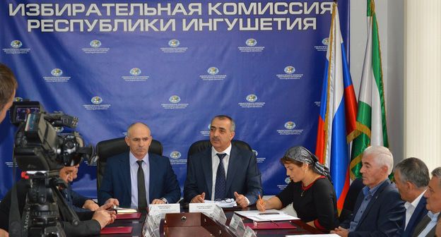 Пресс-конференция в избиркоме Ингушетии. Фото: Избирком Ингушетт http://www.ingush.izbirkom.ru/special/news.php?ELEMENT_ID=1926