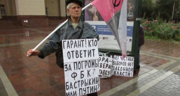 Одиночный пикет активиста Владимира Васильченко в Волгограде. Фото Вячеслава Ященко для "Кавказского узла"