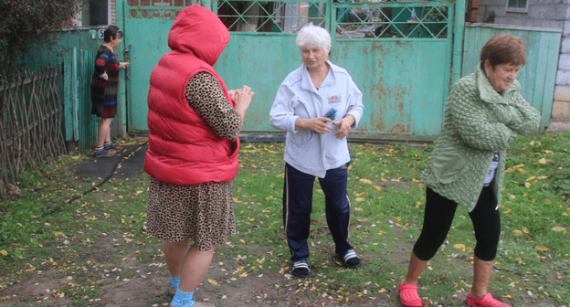 Жители улицы Арктическая в Красном Сулине. Фото Вячеслава Прудникова для "Кавказского узла"
