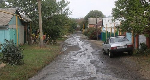 Подтопленная улица в Красном Сулине. Фото Вячеслава Прудникова для "Кавказского узла".