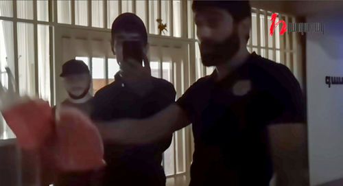 Участники акции в пресс-клубе "Зеркало" в Ереване.
Фото: кадр видео 
Hraparak daily https://www.youtube.com/watch?v=kGS2PwwY4E0&feature=youtu.be